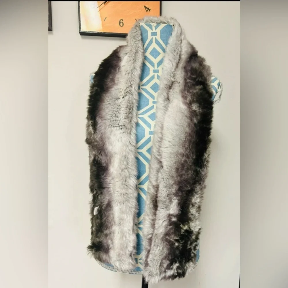 Jaclyn Smith Faux Fox Fur Fuzzy OSFM Winter Fashion Scarf Gray Black 52